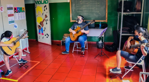Aula de violão do Projeto Guri no Polo Clementina Crédito: Danubia Viana ¬
