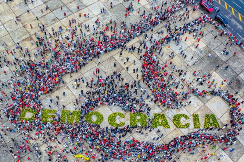 Abraço da democracia, ato na Praça dos Três Poderes. Foto: Ricardo Stuckert / PR