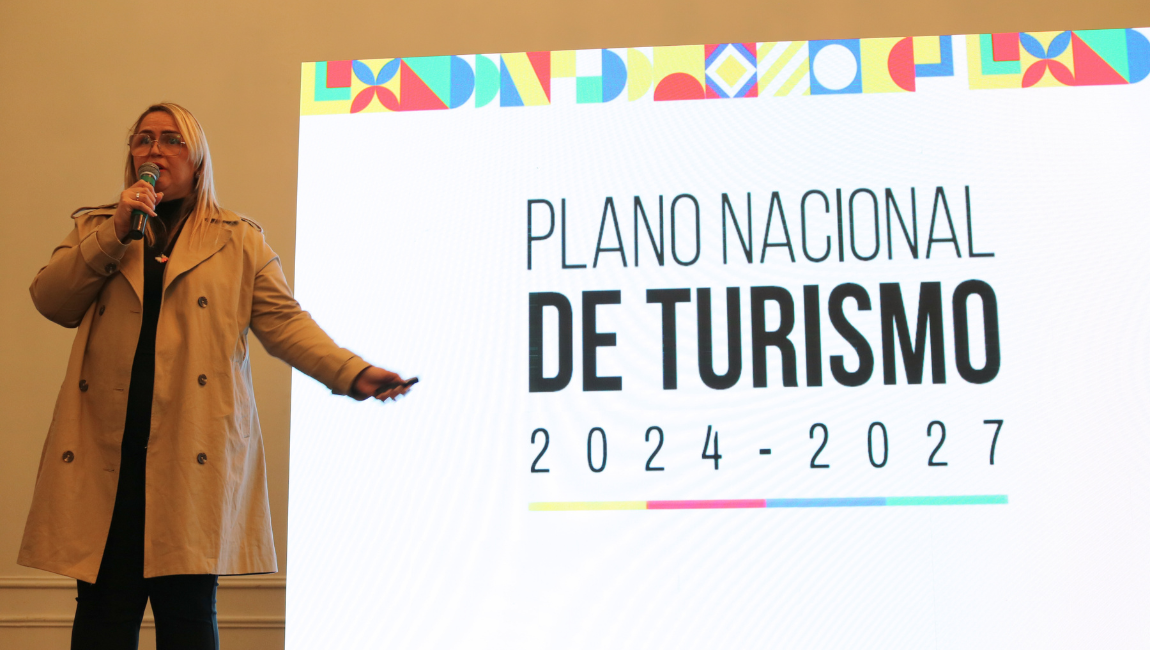 Ana Carla Moura, coordenadora-geral de Definição de Áreas Estratégicas para o Desenvolvimento do Turismo do MTur, destaca ações do PNT para a regionalização do turismo durante encontro do PRT em Ação em São Paulo - Foto: Júlia Schiaffarino/MTur
