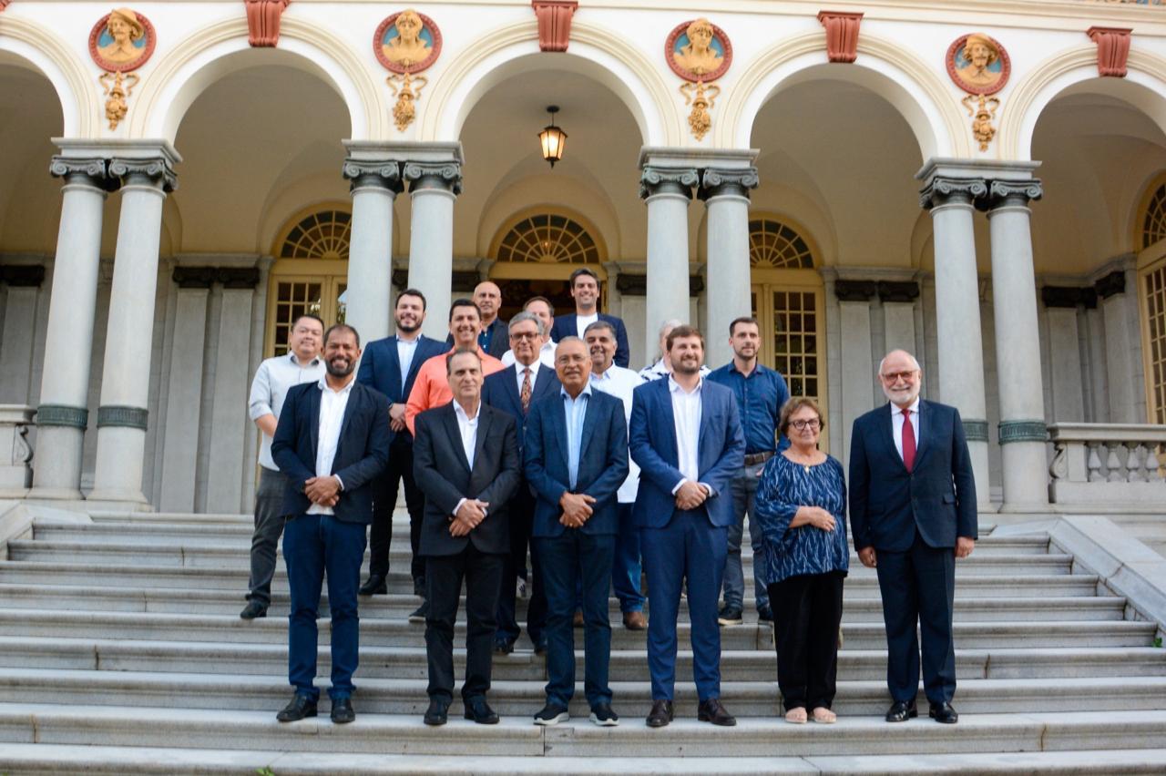 Foto a4&holofote comunicação