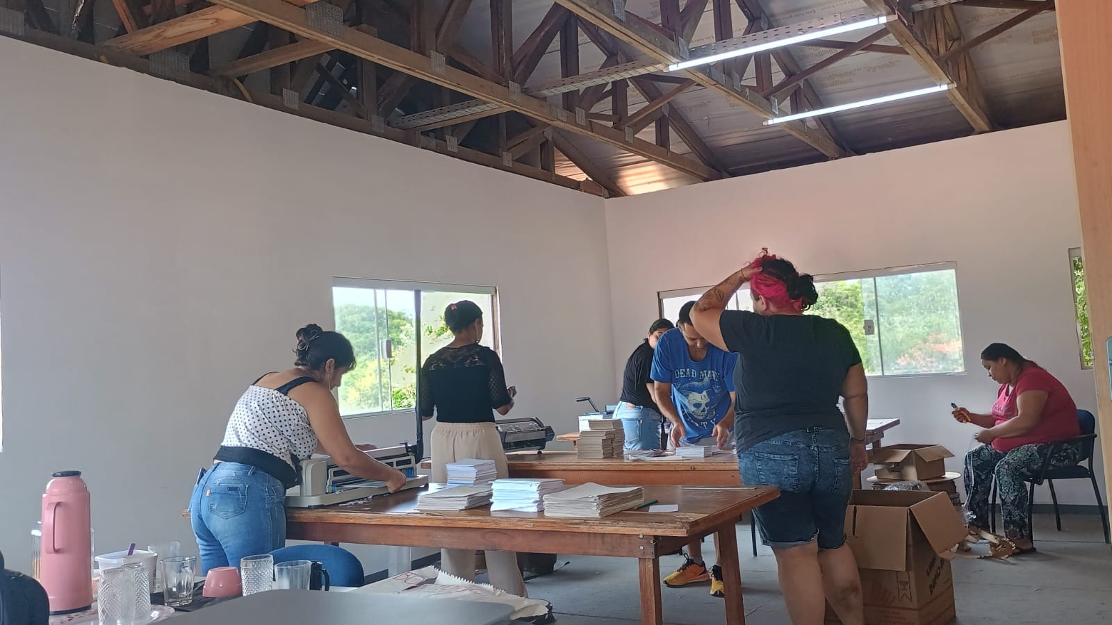 Encadernação sustentável, depois serão comercializados e vão gerar renda para as famílias envolvidas - Encadernação sustentável, depois serão comercializados e vão gerar renda para as famílias envolvidas - Foto: divulgação- Suzano