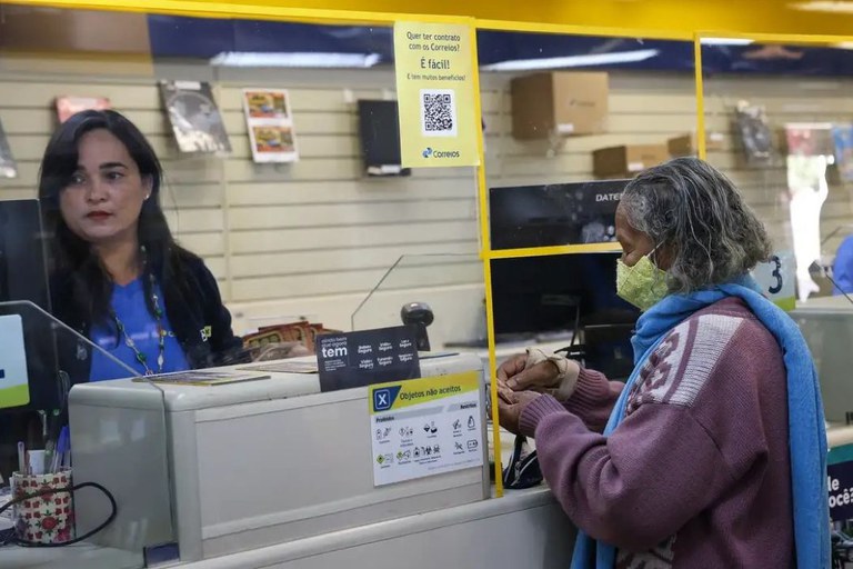 Atendimento começou na última sexta-feira, com foco nas pessoas que têm dificuldade em usar a internet e preferem ser atendidas presencialmente. Foto: Antonio Cruz/Agência Brasil