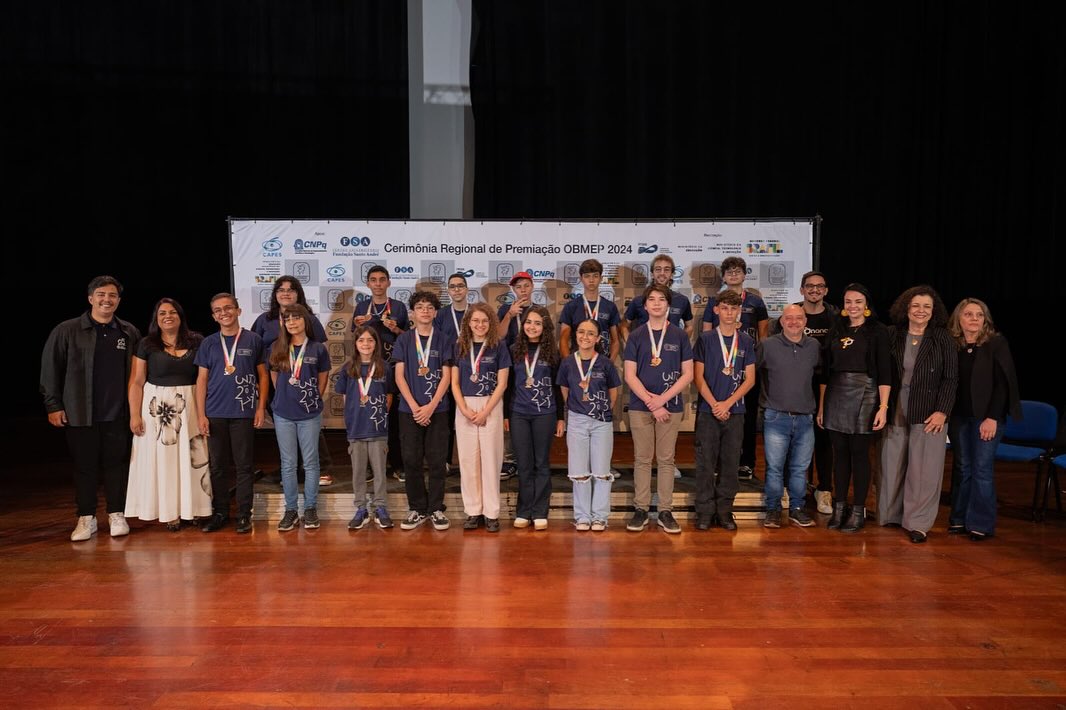 “estudantes da rede municipal conquistaram medalhas importantes, colocando o município em destaque no cenário nacional”