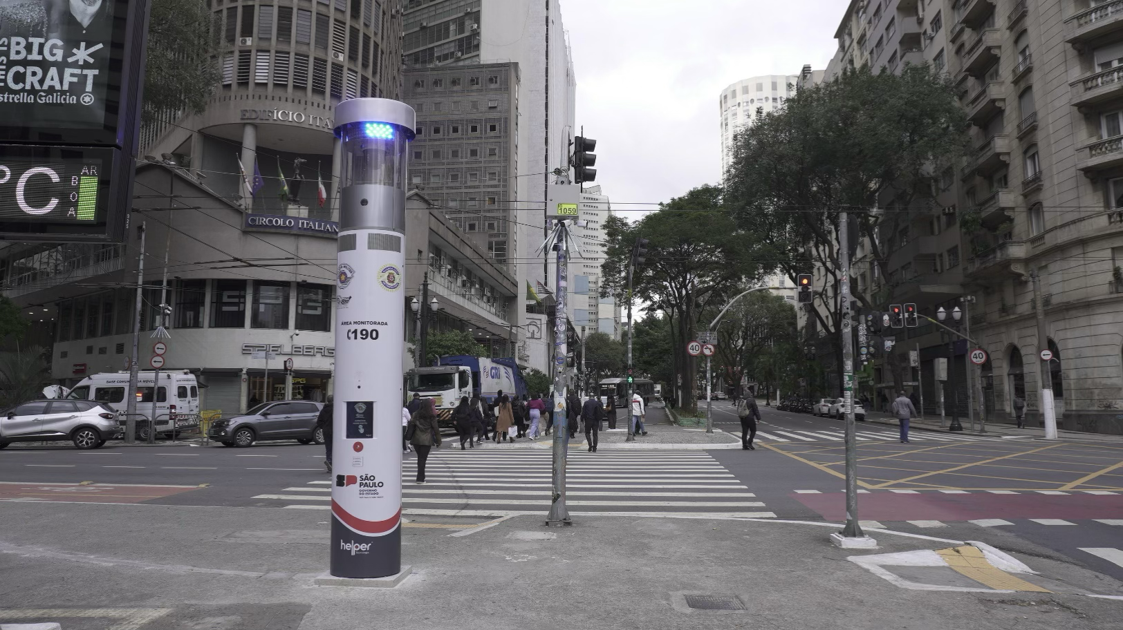 Totens de segurança emitem alertas sonoros que podem orientar motoristas e pedestres em situações de risco Créditos: Divulgação/ Helper Tecnologia